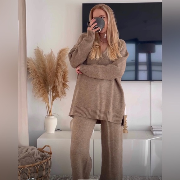 Zara OVERSIZED V-NECKLINE KNIT SWEATER - Picture 3 of 11